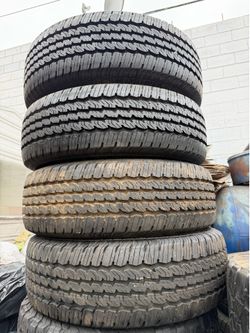 LT 275/70/R18 marca CONTINENTAL las 4 llantas usadas instaladas y balanceadas