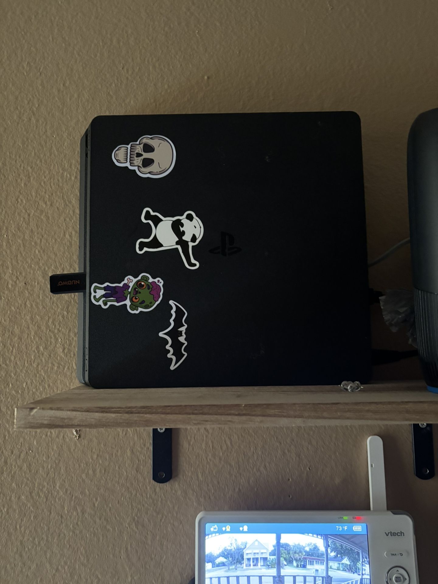 PS4 Slim Gaming Setup