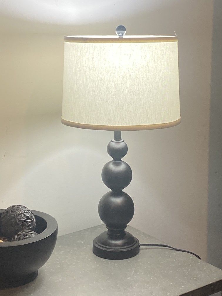 Modern Table Lamp With The Dark Metal 3-Balloons Base