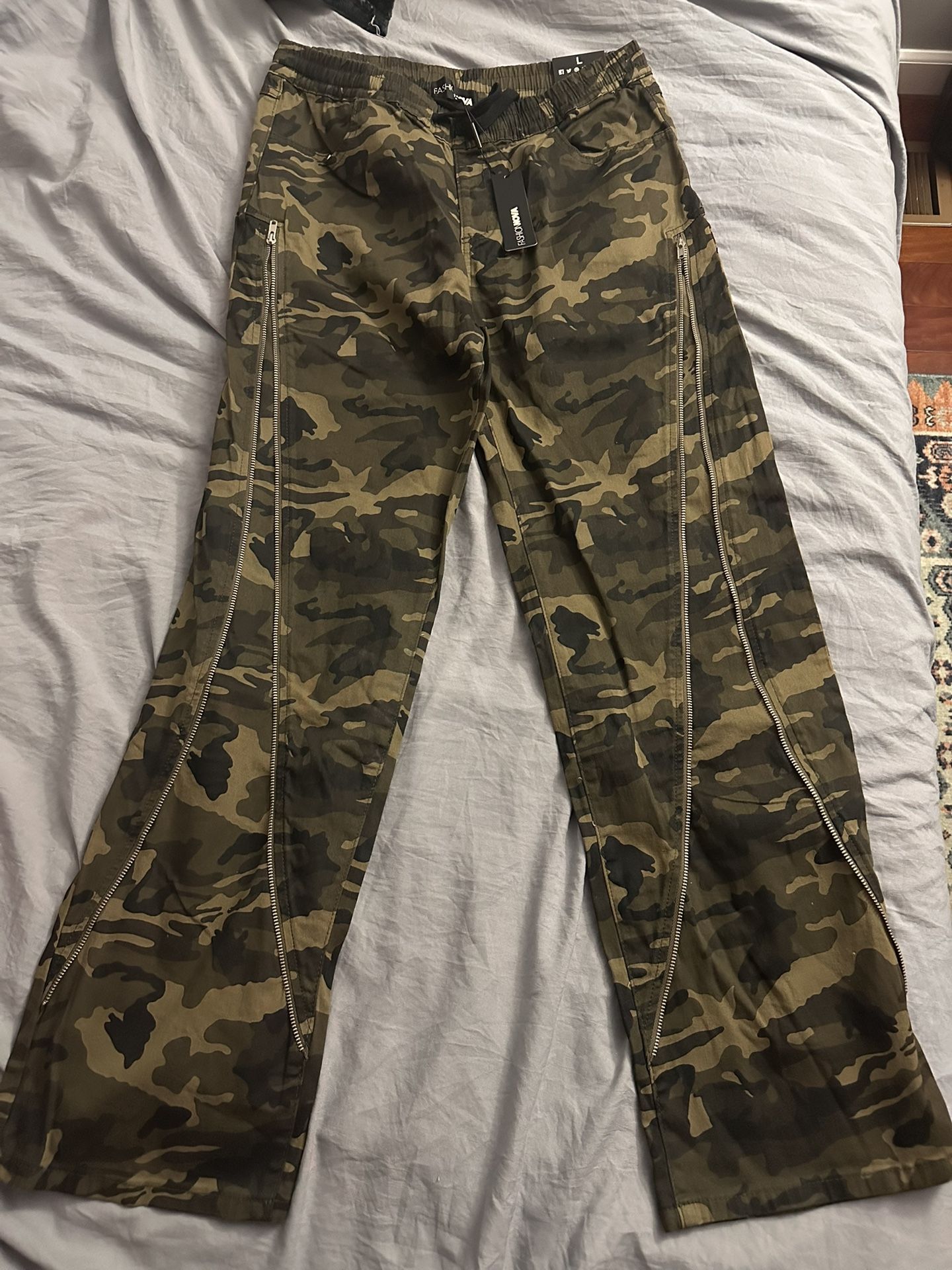 Fashion Nova camo zip up pants