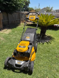 DEWALT
21 in. 196cc E-GOV Engine 3-in-1 Gas RWD Self-Propelled Lawn Mower with High Rear Wheels