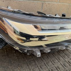2024 Toyota Rav4 Right side head light