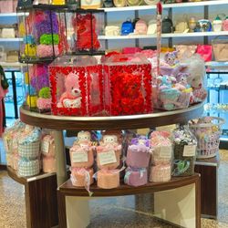 Gifts/Teddy/Bouquet