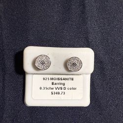 Round Lab Grown Diamonds Stud Earrings