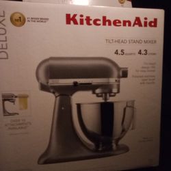 KitchenAid 4.5qt Deluxe Tilt Head Stand Mixer