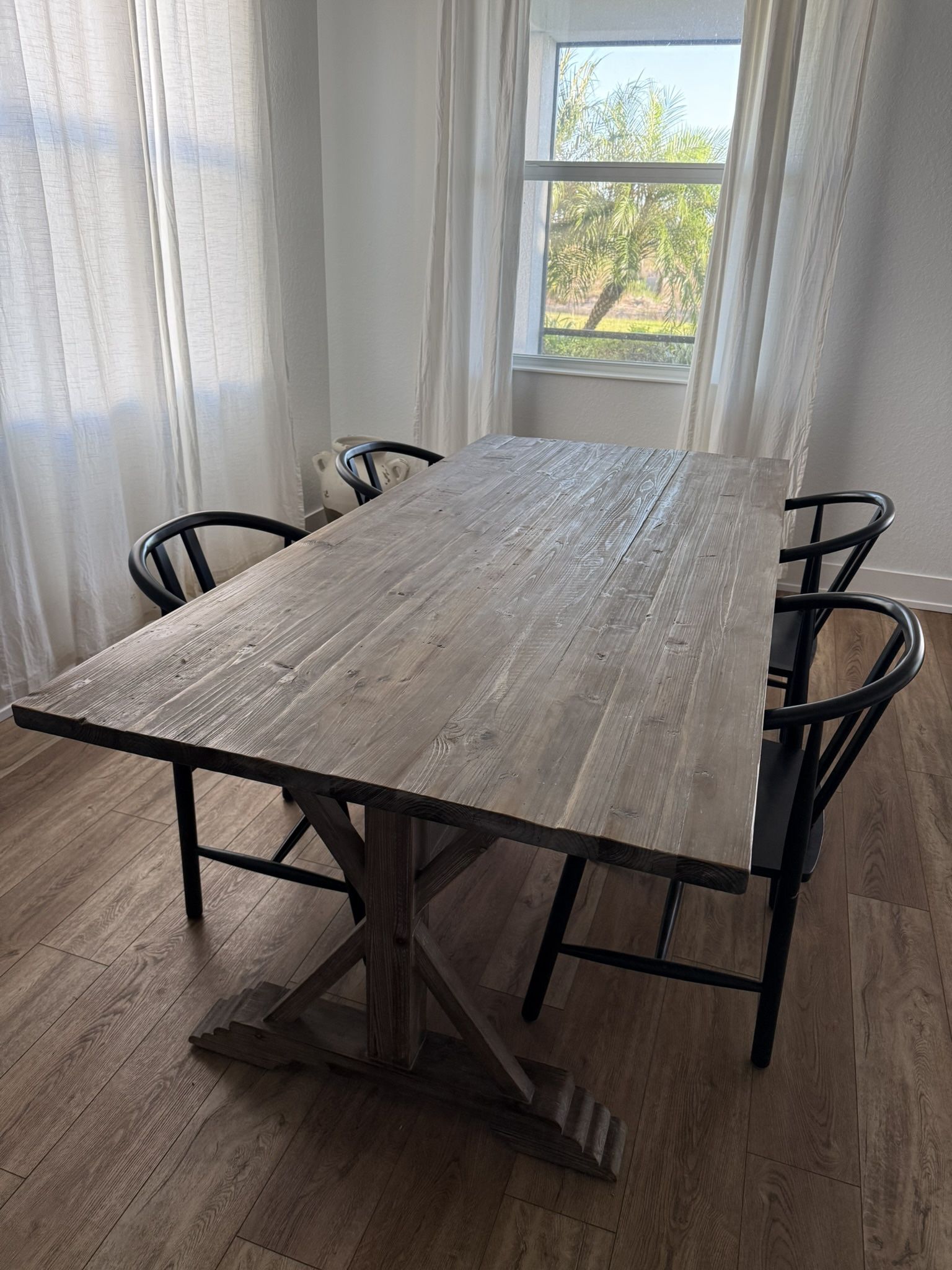 Dining Room Table & Chairs