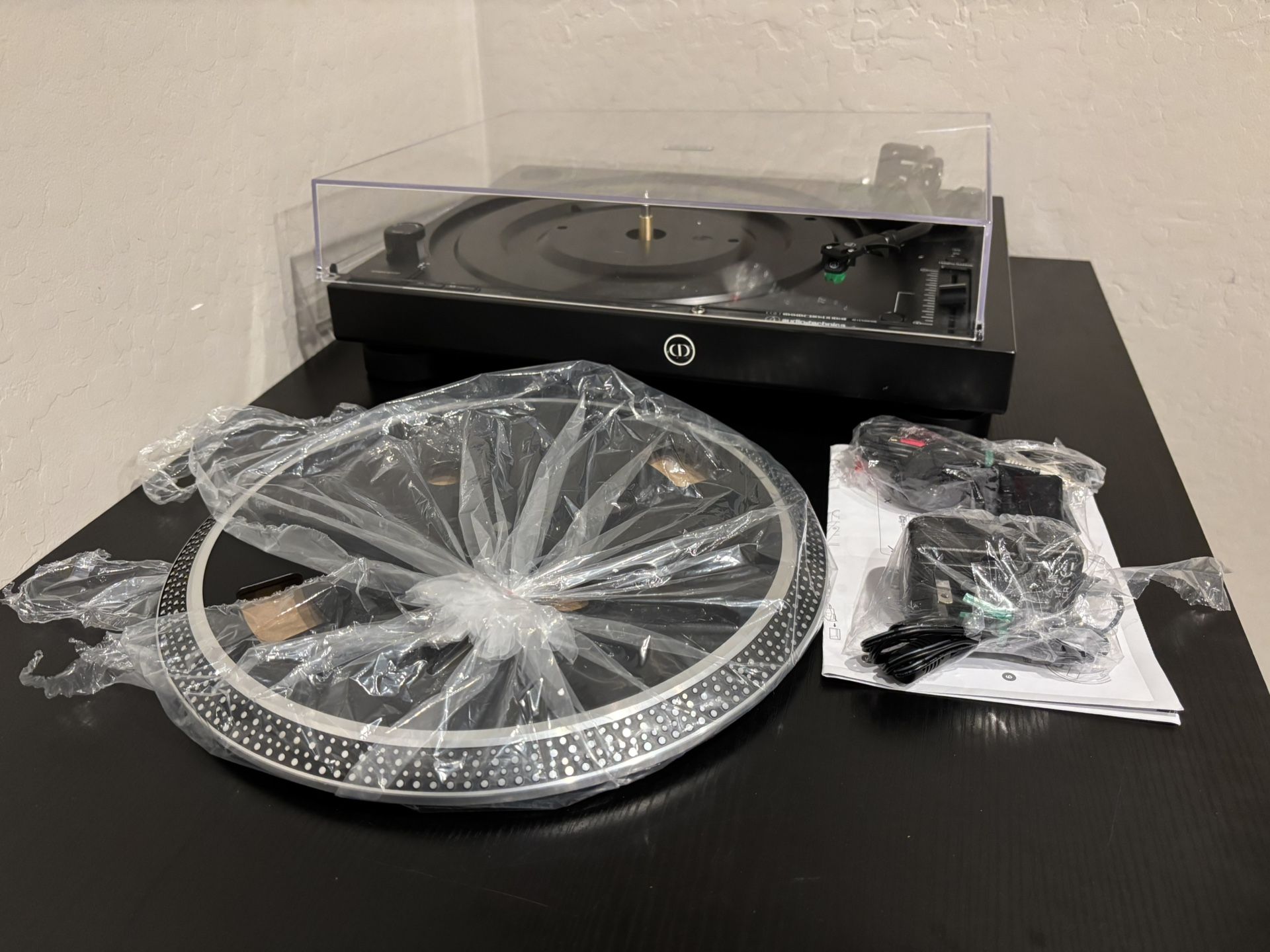 Audio-Technica AT-LP120-USB Professional Turntable (USB and Analog) Item appears new. Crack on cover see pics, missing needle tested & works! The Au