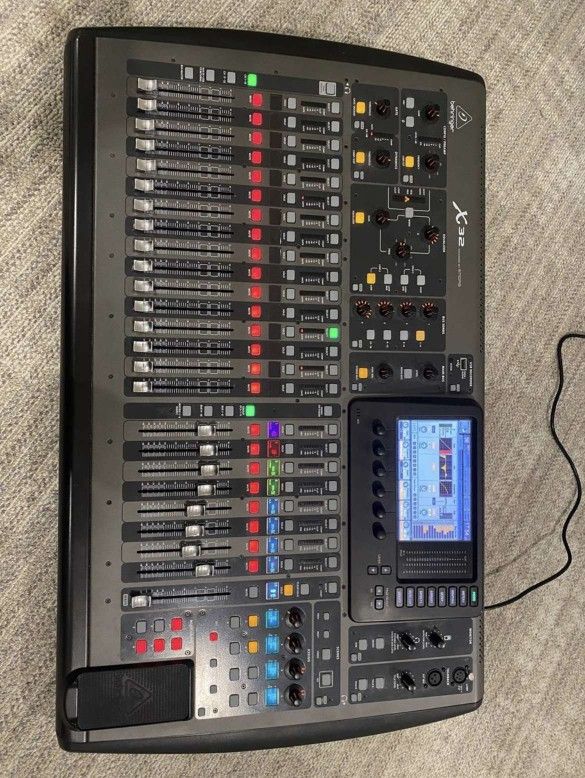 Behringer X-32
