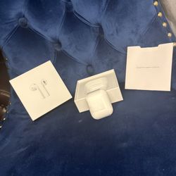 	Apple AirPods (2nd Gen) – Complete Set w/ Box
