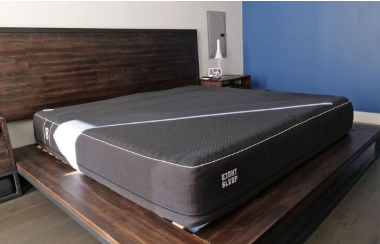 🔥 Queen-Size Eight Sleep Mattress – Barely Used – $399 (Downtown Ithaca Pickup)