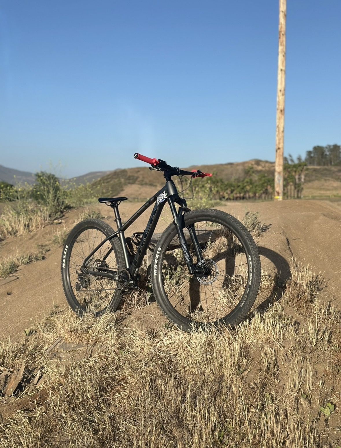 Trek X-Caliber 8 – Rare Satin Lithium Gray – Upgraded – $1,000 (Negotiable)