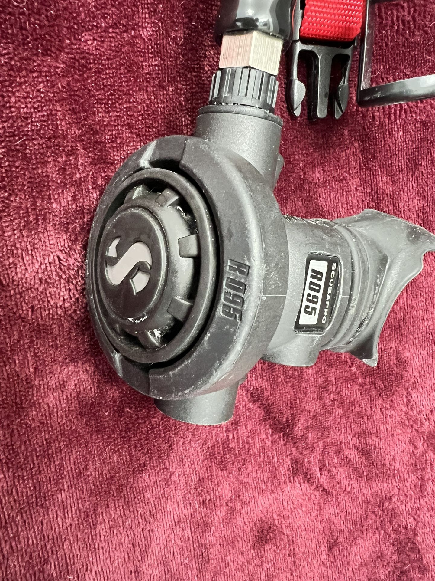 Octopus SCUBA PRO R095 and hose for diving $99