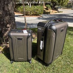 TUMI Brand New- Tegra-Lite 4 Wheel Luggage - Highly Durable Suitcase, Flexible Shell, Sleek and Lightweight Men's and Women's Expandable Rolling