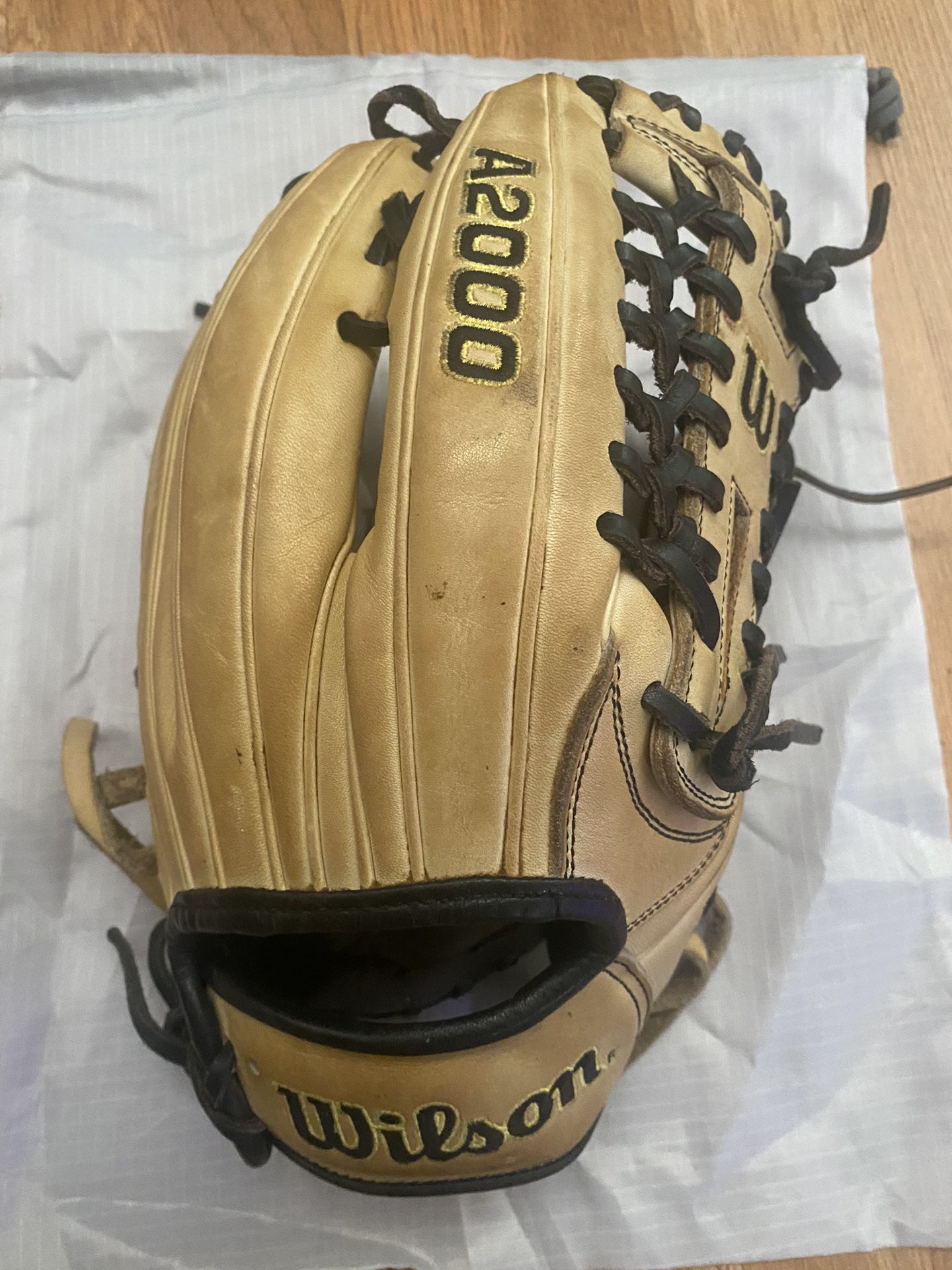 Wilson A2000 A12 12" Baseball Glove