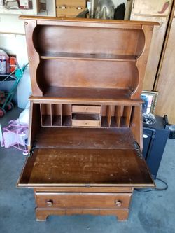 Mueble de madera $25