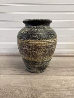 RUSTIC POTTERY VASE