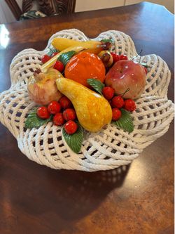 Beautiful Vintage home decor good condition