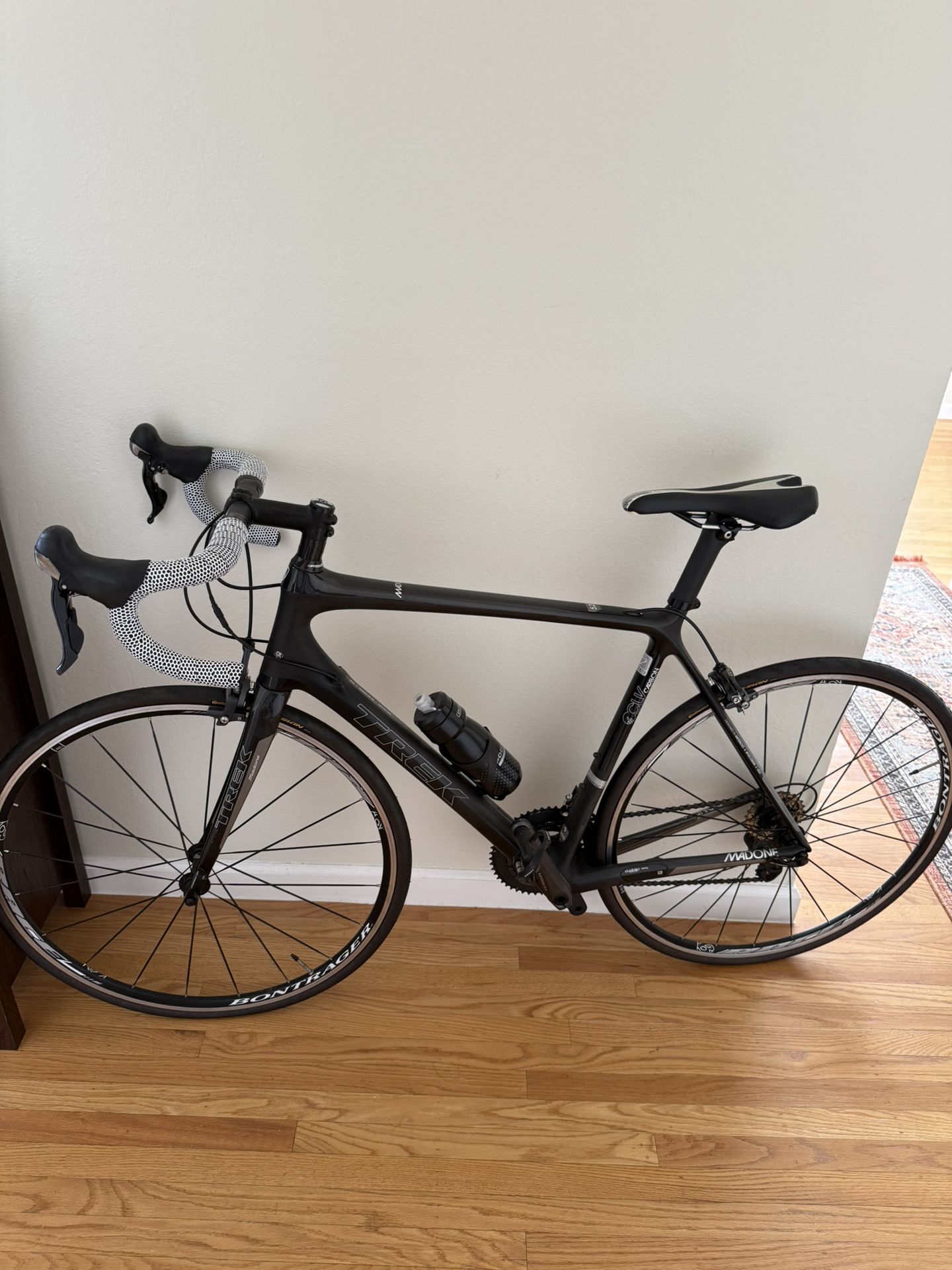 Trek madone 5.2 (58cm Frame)