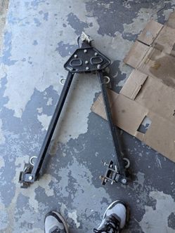 Auto scissor hitch