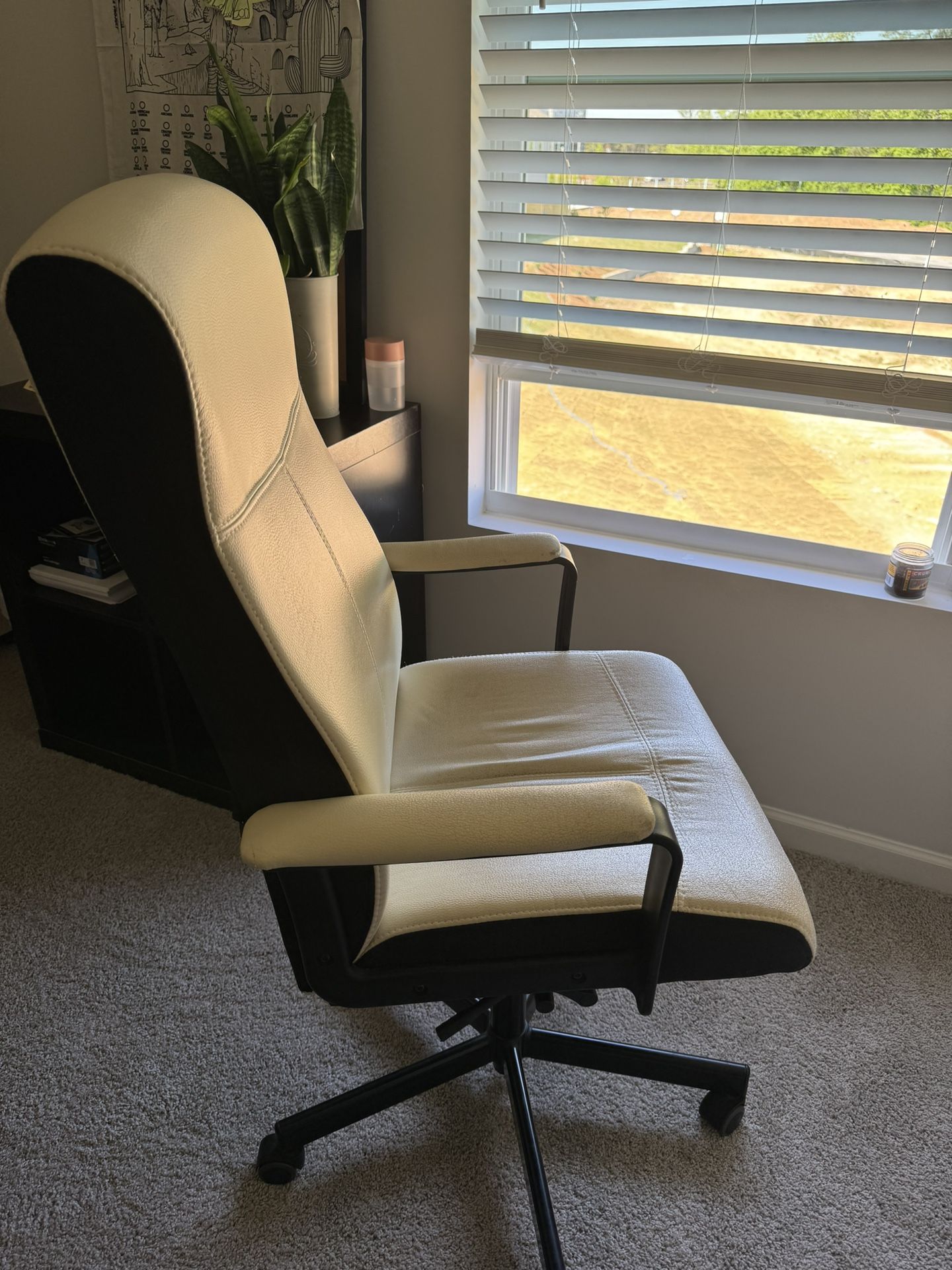White And Black Office Chair 