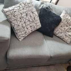 Couch / Sofa / Love seat