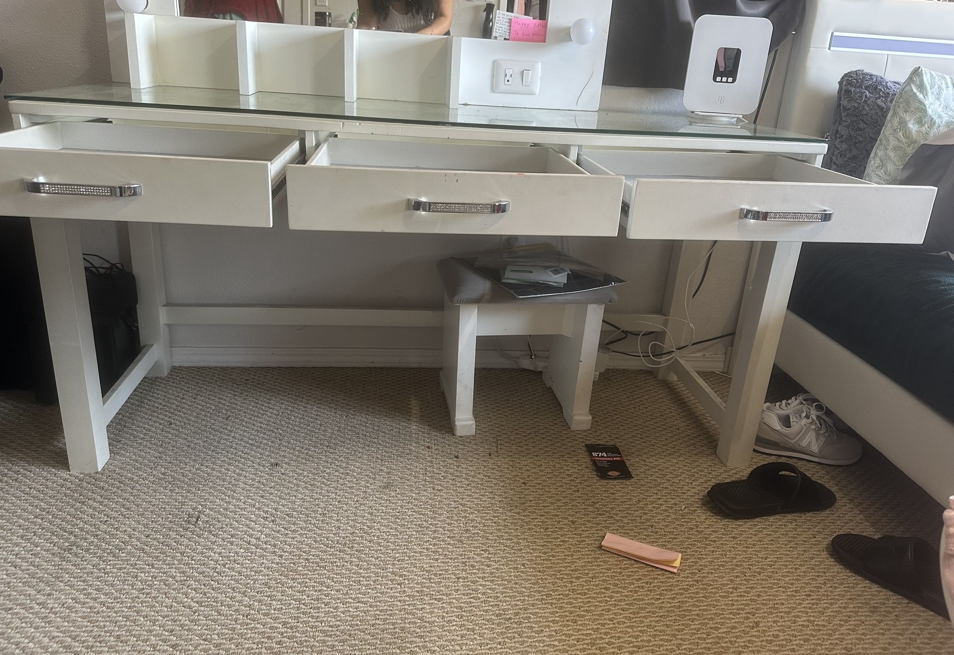 Vanity Desk for Sale in Bonita, CA OfferUp