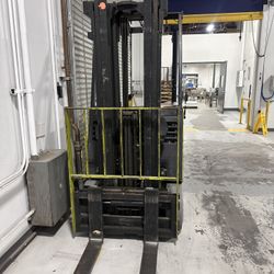 Clark electric Forklift