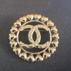 Brooch 