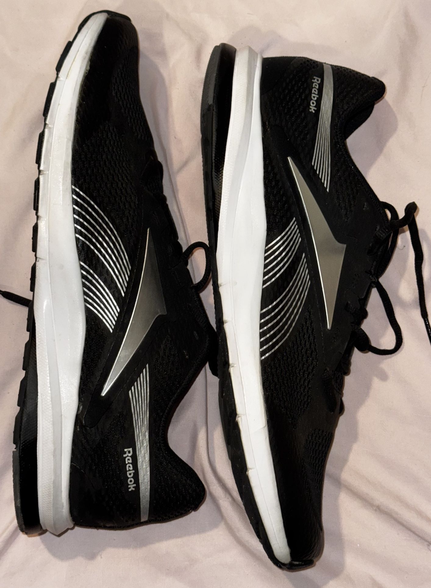 Men's Size 13 Reebok Endless Road Running Shoes
