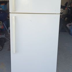 Insignia Refrigerator 