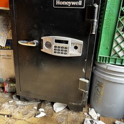 Honeywell Safe 