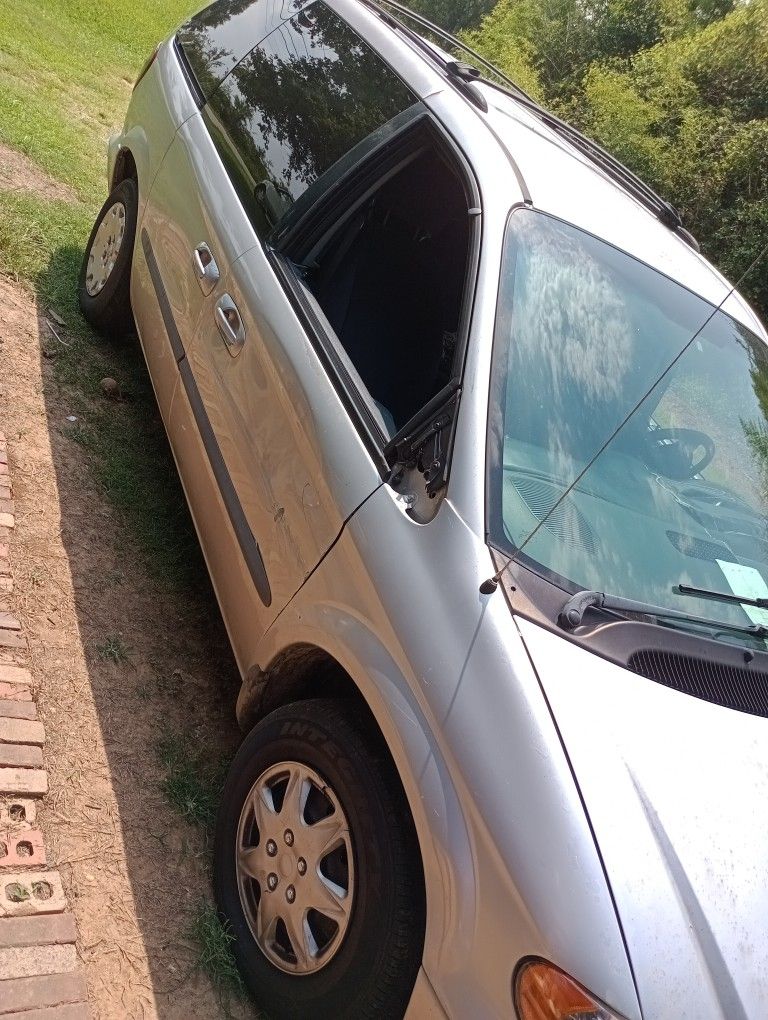 2003 Chrysler Voyager