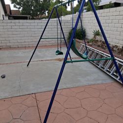 I am selling a swing in very good condition, almost new, for two children.