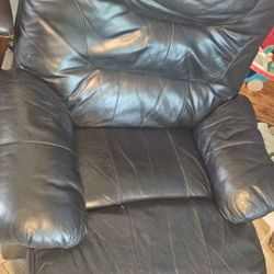 Leather Recliner (Squeaks)