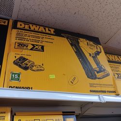 Dewalt New Kit 15ga Finish Nailer , Battery And Charger 