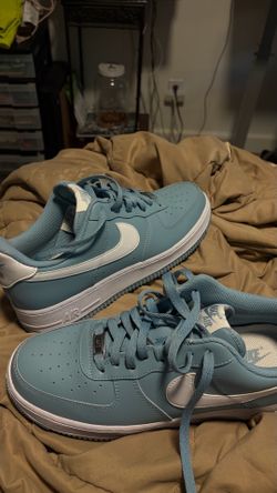 Men’s size 9 Air Force ones
