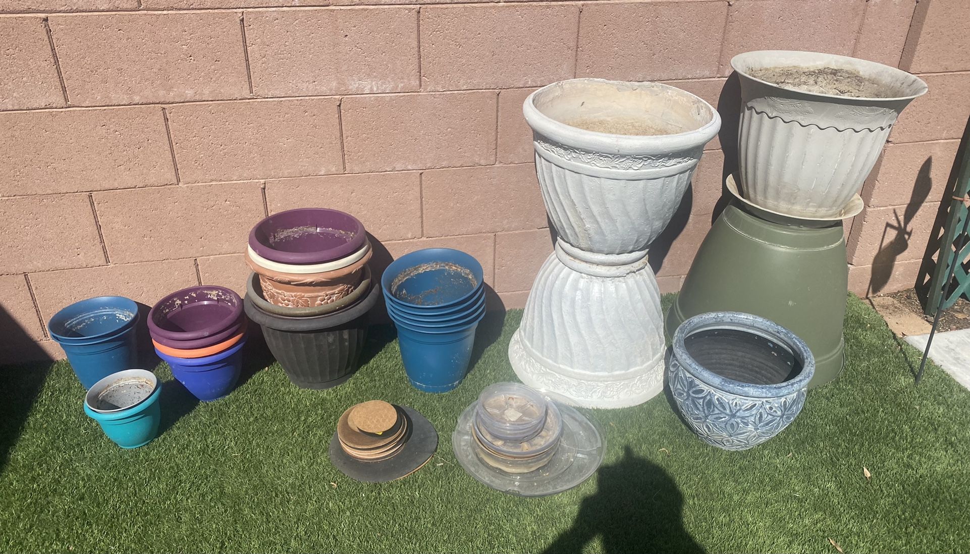 Flower pots and accessories 