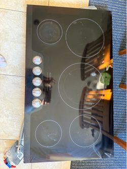 Frigidaire 5 burner Electric cooktop 2 yr old