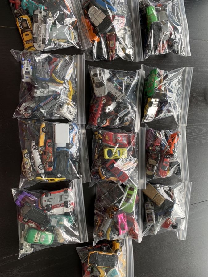 Hot wheels cars mix. 10 cars $5 per bag