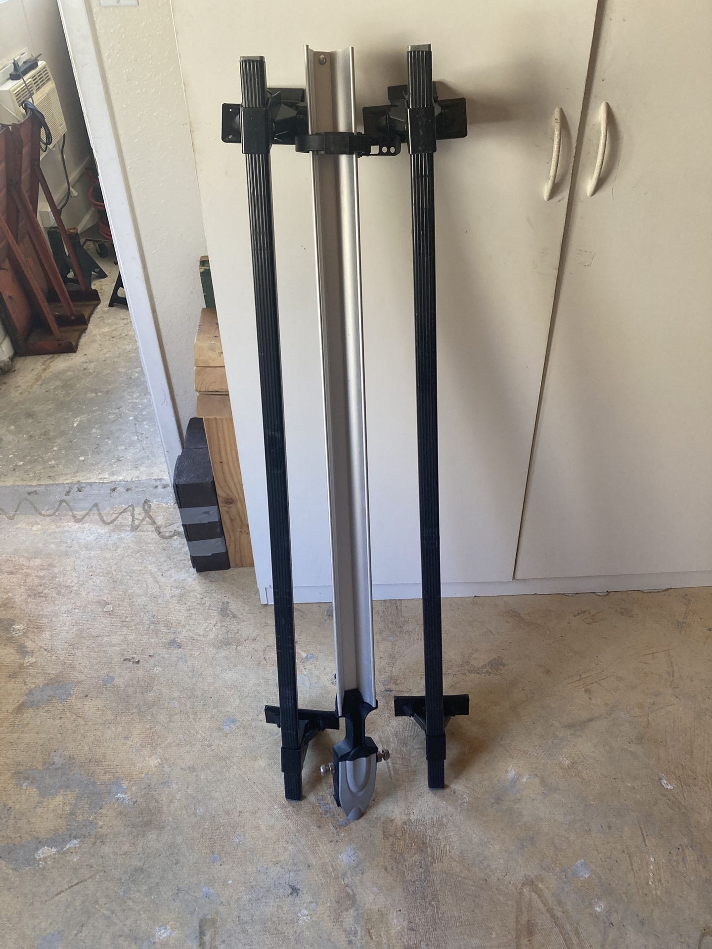 Thule Square Bar Roof Rack With a Bike Tray Carrier