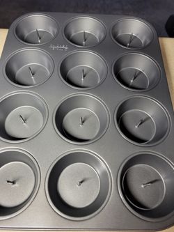Chicago Metallic Surprise Filling 12-Cup Cupcake Pan(Available to pick up or meet on Thursday, Friday, or Saturday