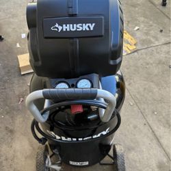 1.7 HP, 200 PSI, 30 Gal., 5.1 SCFM 90 PSI, Single-Stage, Oil Free Portable Vertical Electric Air Com