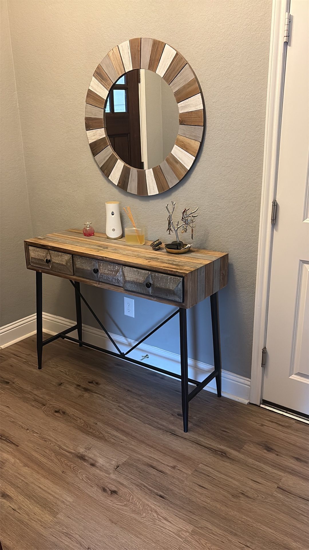 Mirror And Console