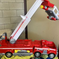 PAW Patrol Ultimate Fire Truck