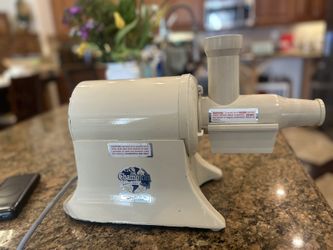The Workhorse Champion Vintage Juicer 