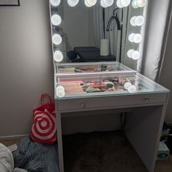 IMPRESSIONS VANITY SLAY STATION WITH MIRROR