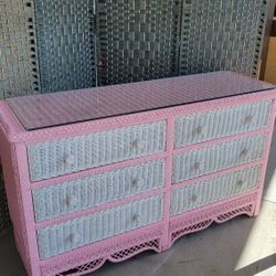 NICE WICKER 6 DRAWERS  LONG DRESSER 