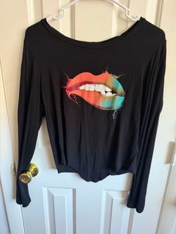 Beware Long Sleeve Graphic Lip Top