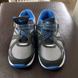Boys Gym Shoes Size 3 