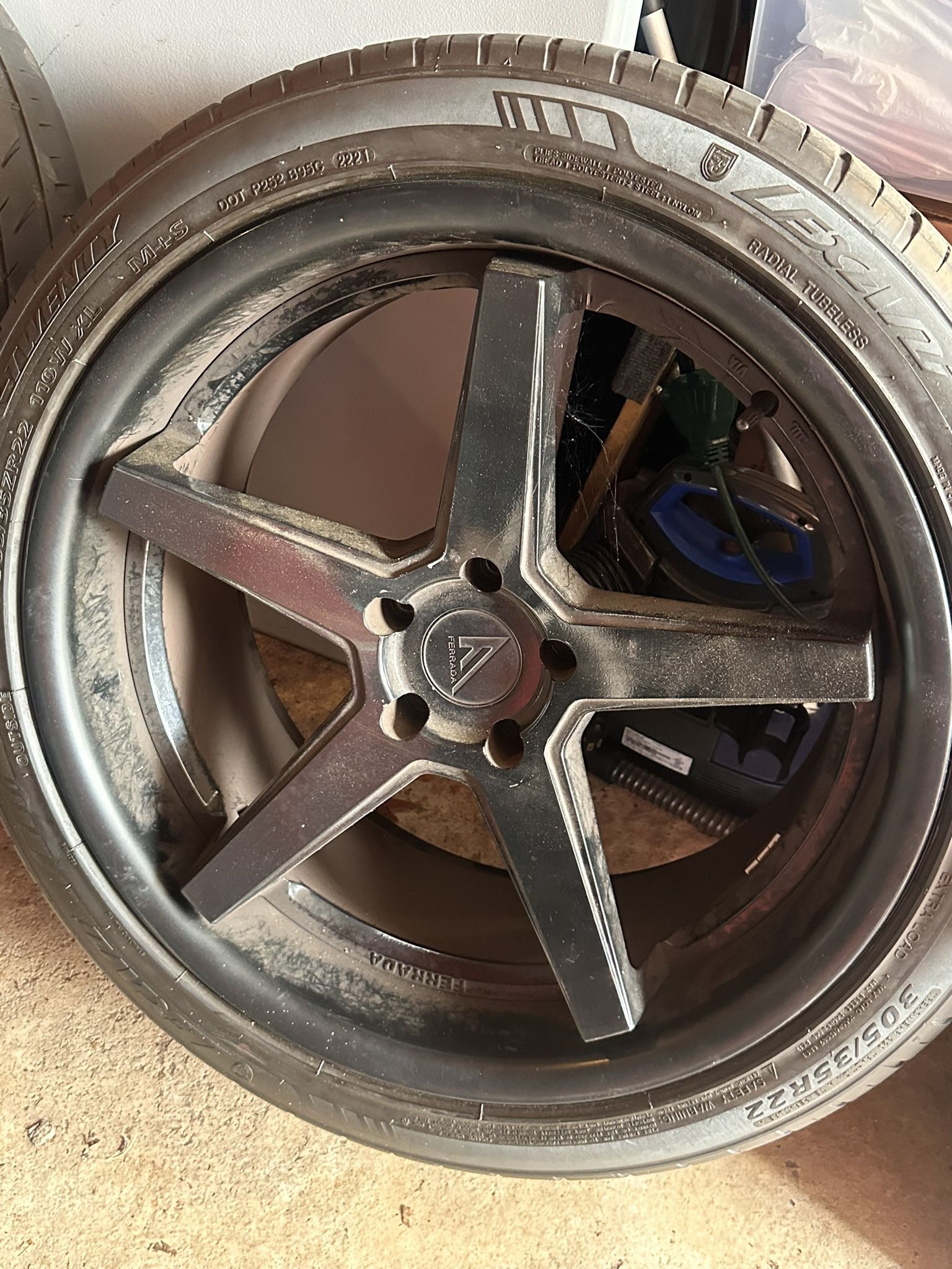 Ferrera FR5 22x10.5